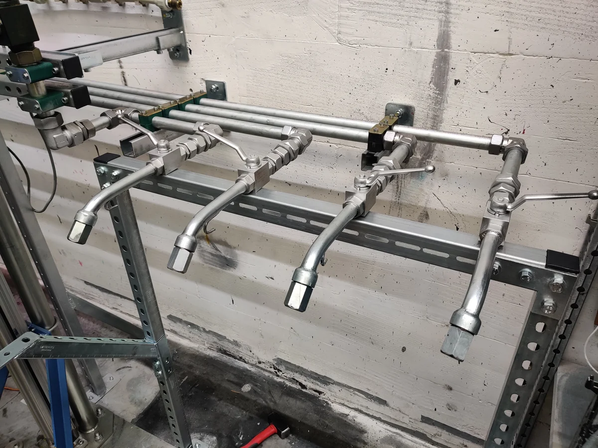 Wall-mounted distribution manifold and pipe connections.