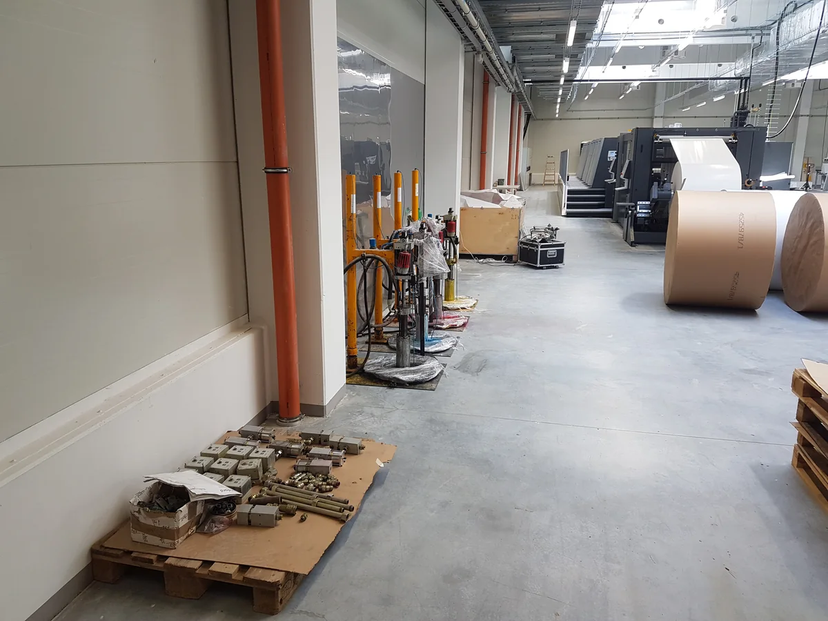 Farbversorgungstechnik neben dem Produktionsbereich in Milovice.